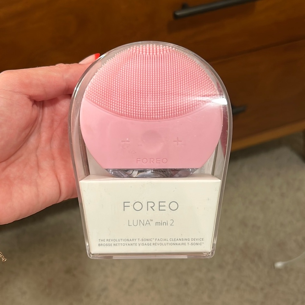 FOREO Luna mini 2 facial device